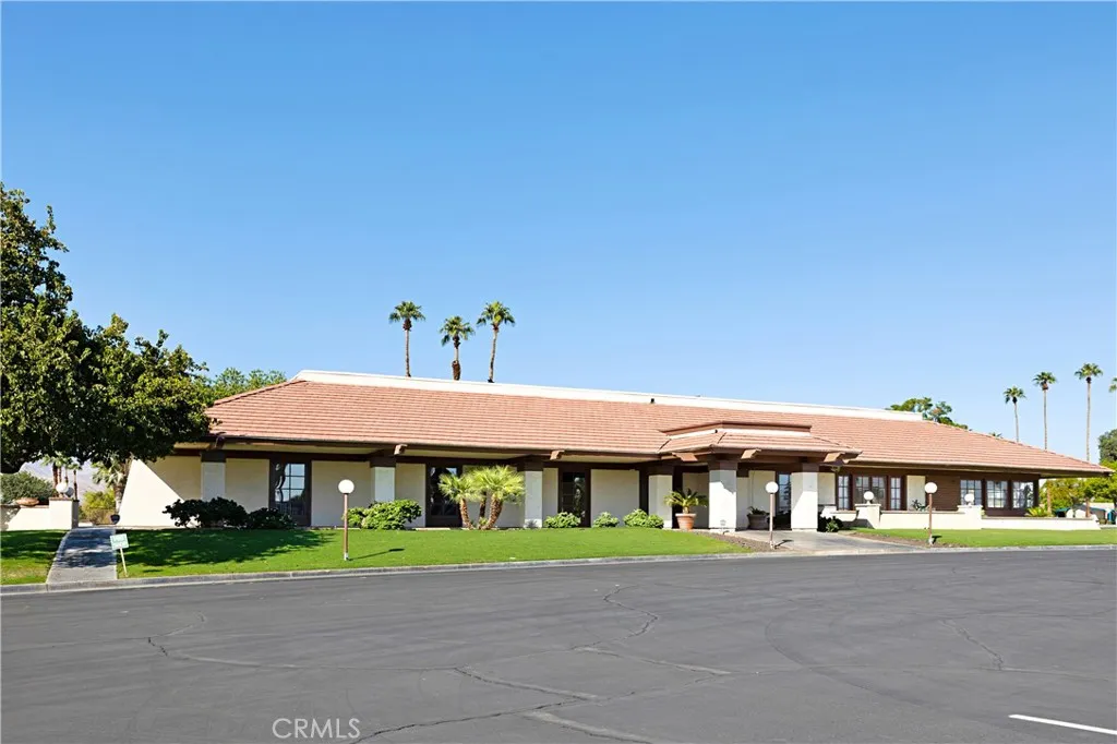 SUNCREST COUNTRY CLUB