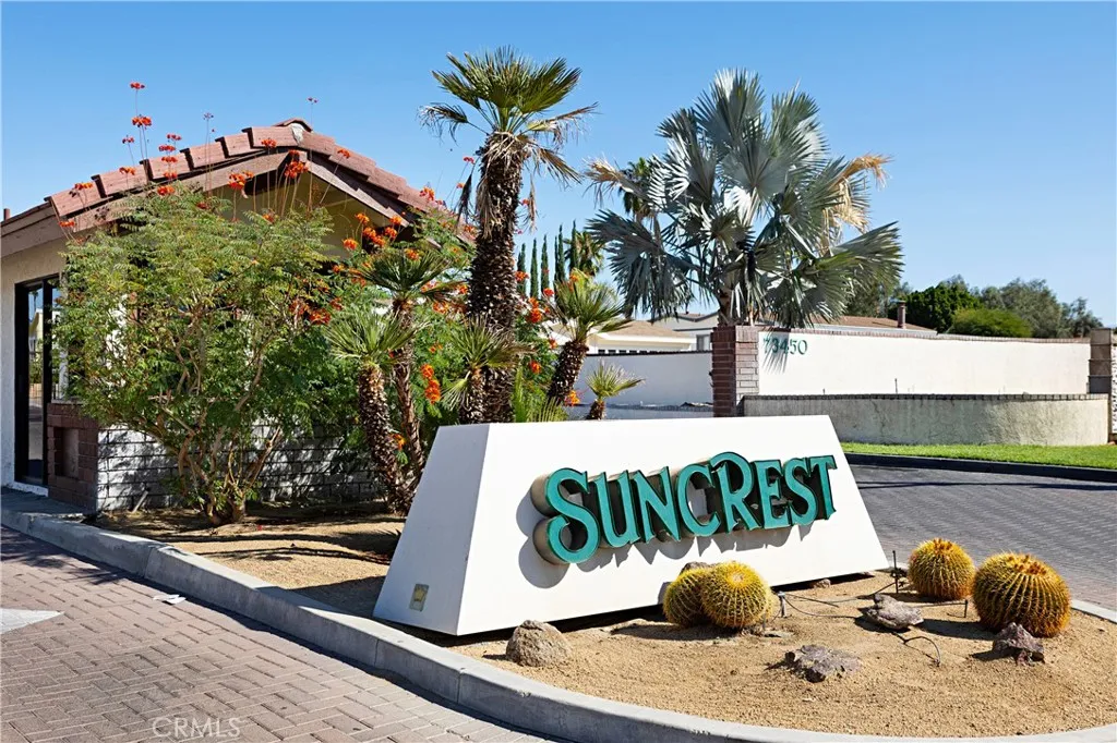 ENTRANCE TO SUNCREST CC
