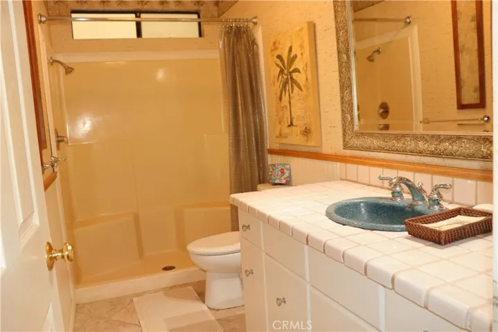 2nd Bath in Hallway