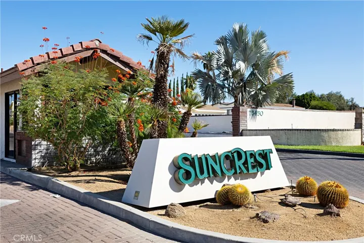 ENTRANCE TO SUNCREST CC
