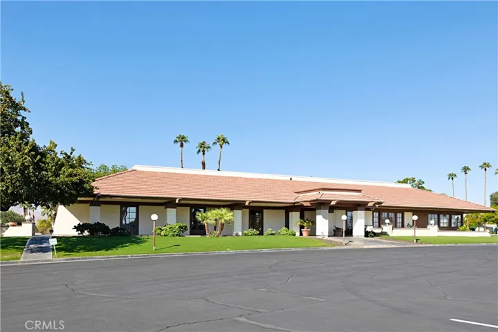 SUNCREST COUNTRY CLUB