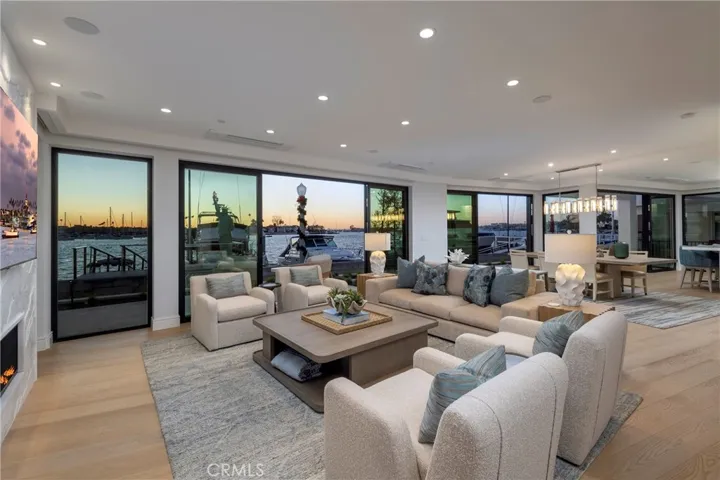 130 S Bay Front, Newport Beach, California 92662