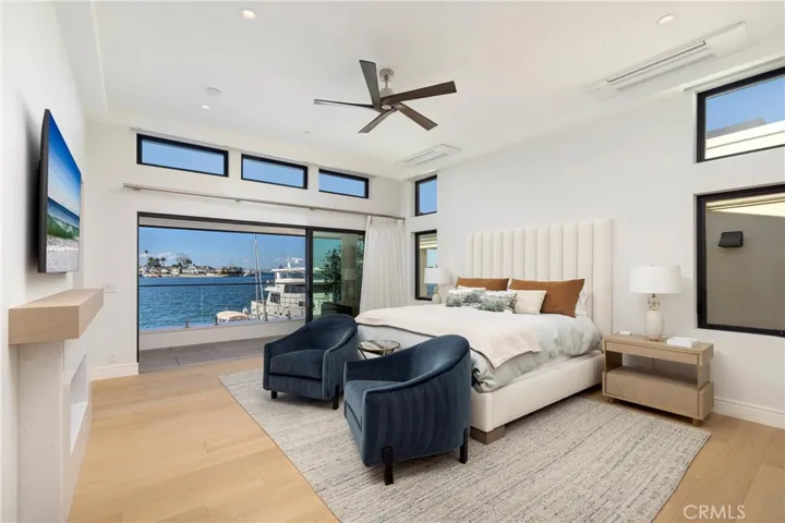 130 S Bay Front, Newport Beach, California 92662