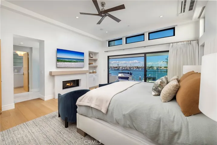 130 S Bay Front, Newport Beach, California 92662