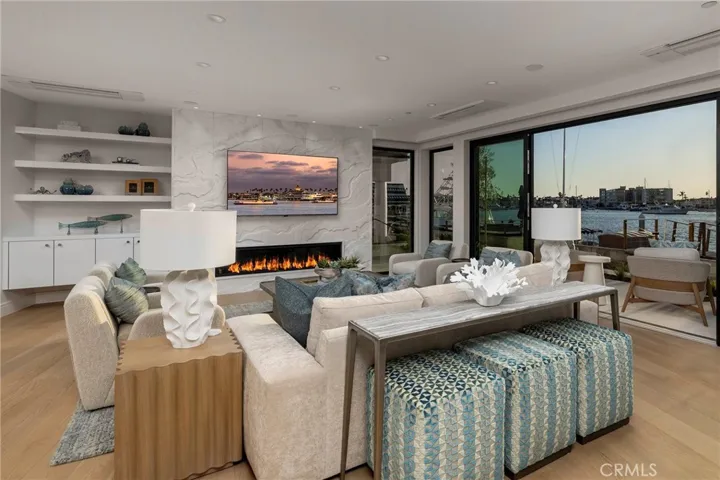 130 S Bay Front, Newport Beach, California 92662