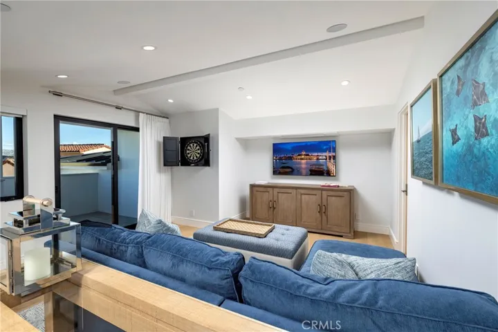 130 S Bay Front, Newport Beach, California 92662