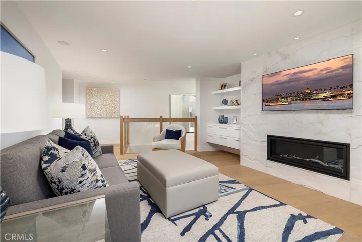 130 S Bay Front, Newport Beach, California 92662
