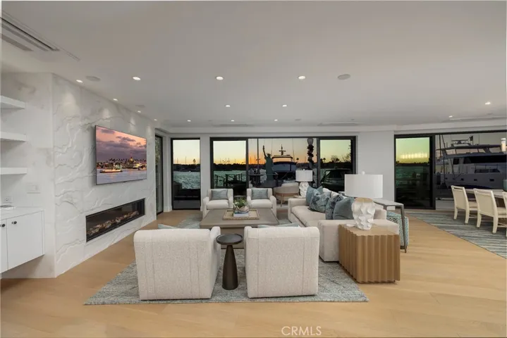 130 S Bay Front, Newport Beach, California 92662