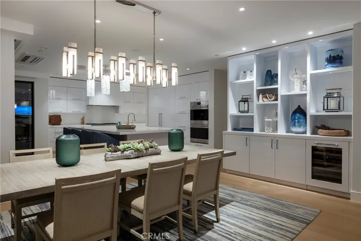 130 S Bay Front, Newport Beach, California 92662