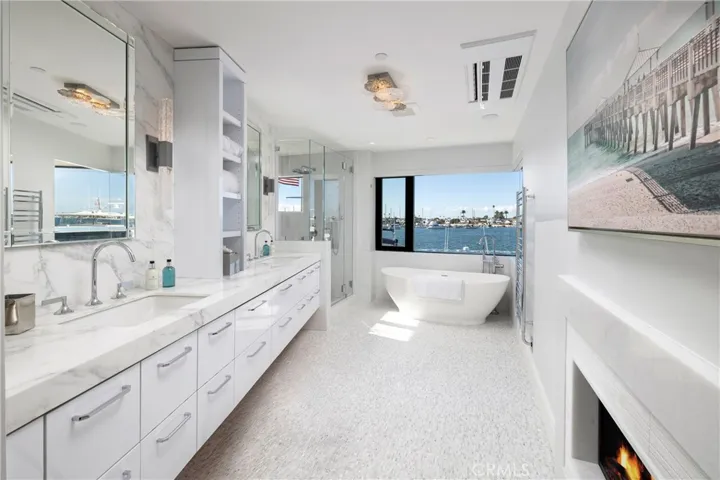 130 S Bay Front, Newport Beach, California 92662