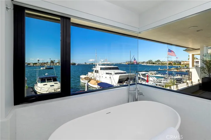 130 S Bay Front, Newport Beach, California 92662