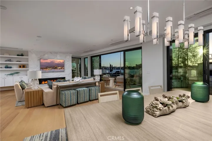 130 S Bay Front, Newport Beach, California 92662