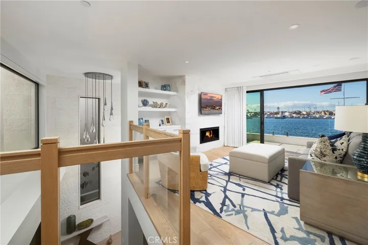 130 S Bay Front, Newport Beach, California 92662