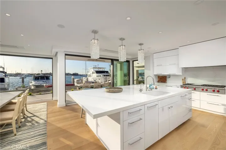 130 S Bay Front, Newport Beach, California 92662