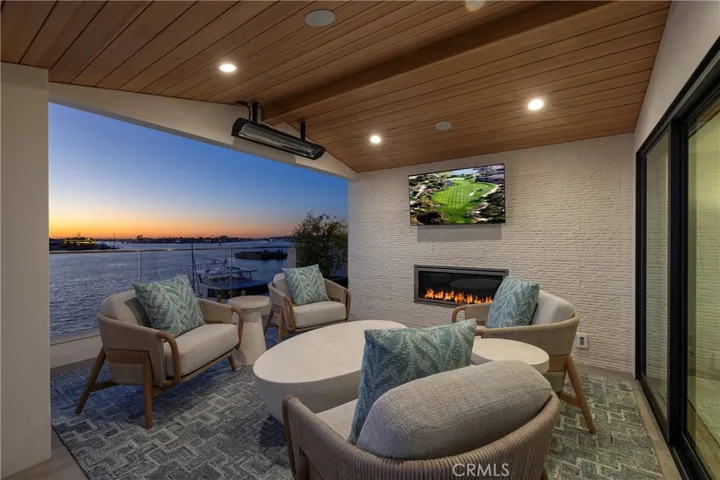 130 S Bay Front, Newport Beach, California 92662