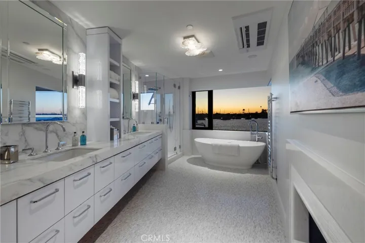 130 S Bay Front, Newport Beach, California 92662