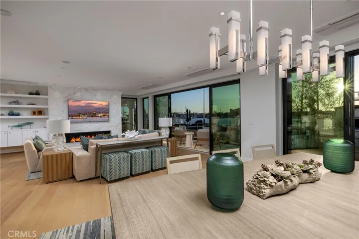 130 S Bay Front, Newport Beach, California 92662