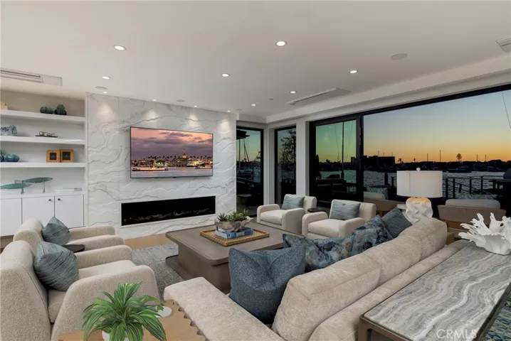 130 S Bay Front, Newport Beach, California 92662