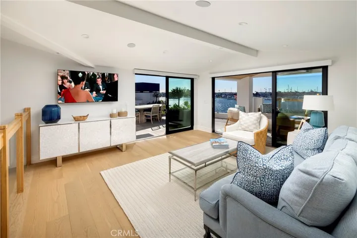 130 S Bay Front, Newport Beach, California 92662