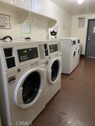 community laundry room 1