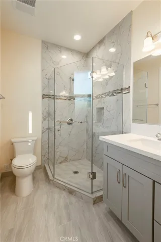 3rd floor Master bethroom.