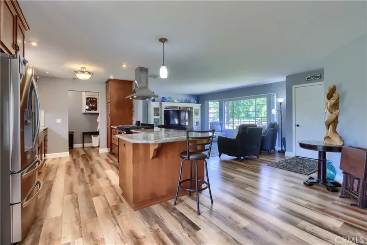 Gorgeous Kitchen w/Luxury Laminate Flooring.