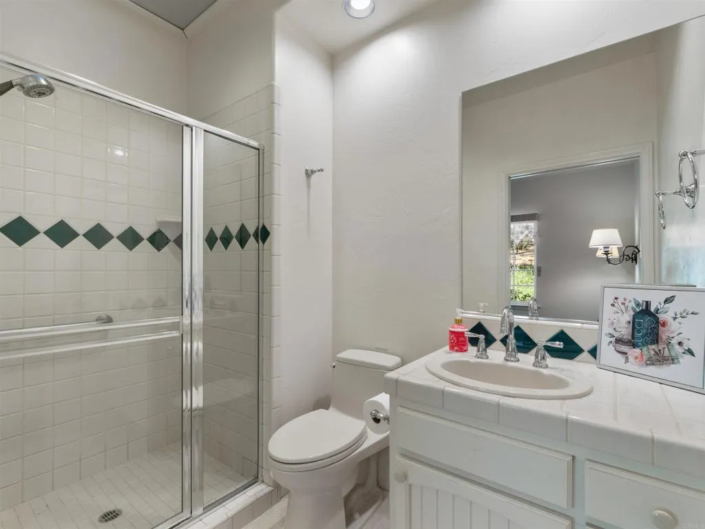 Ensuite bath downstairs bedroom