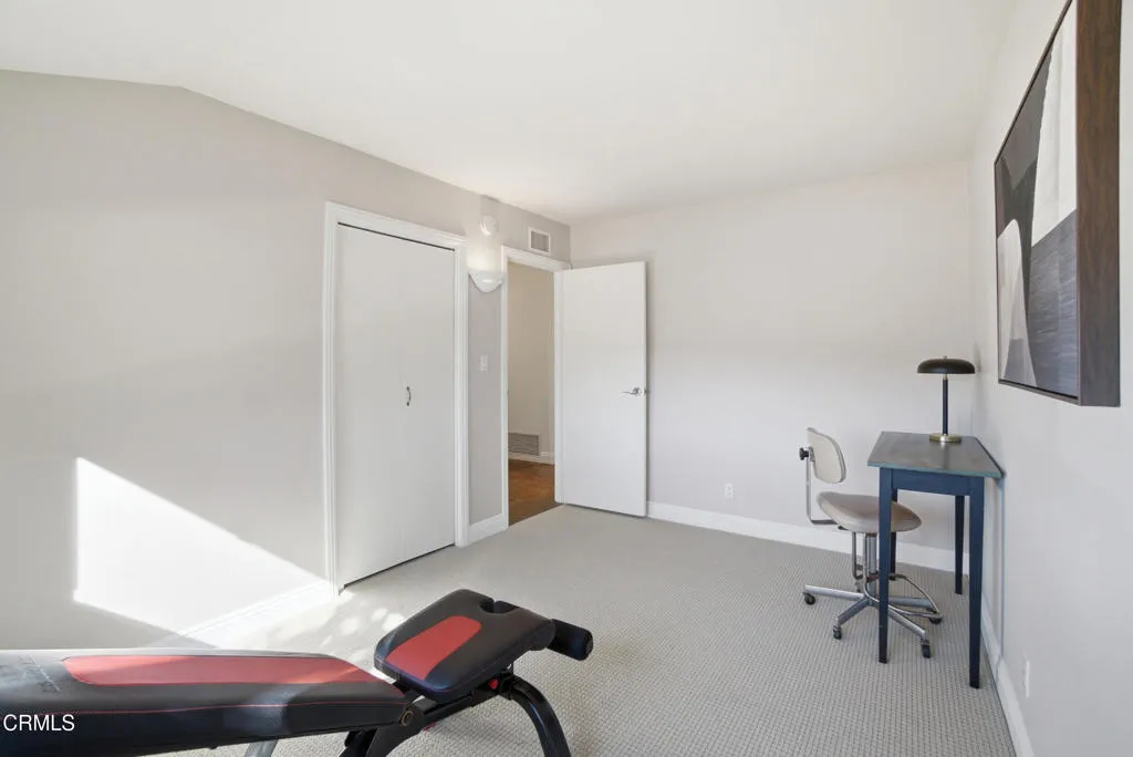 38_bedroom