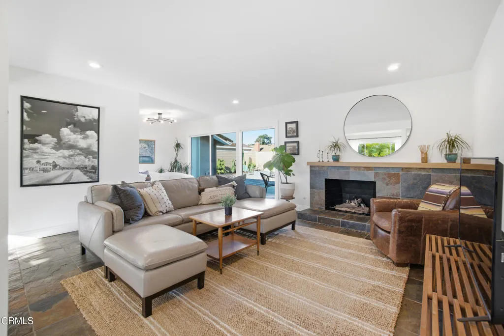28_living room