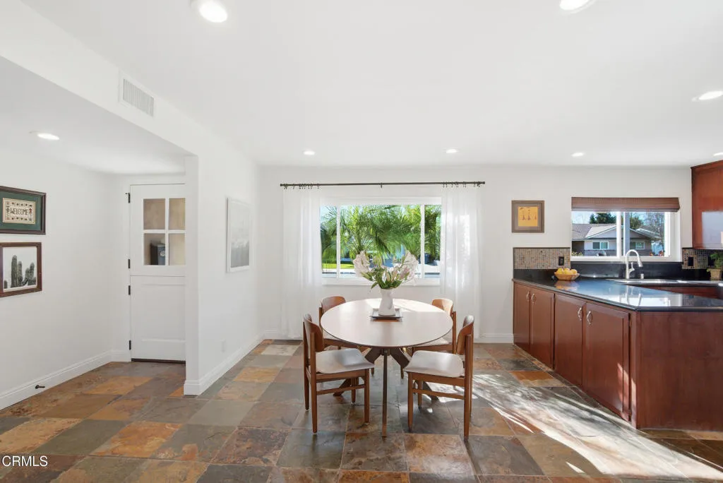15_dining area