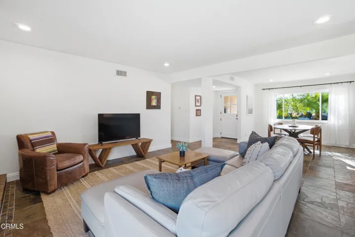 26_living room