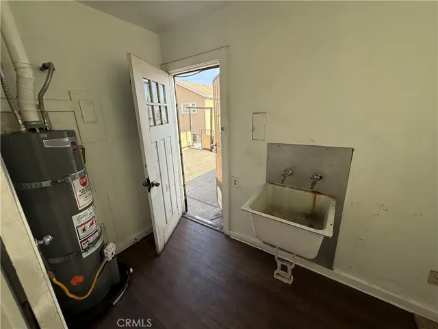 Second entrance for upstairs unit through deck