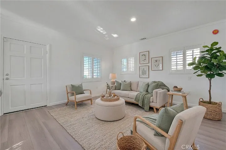 LIVING ROOM - VIRTUAL STAGING