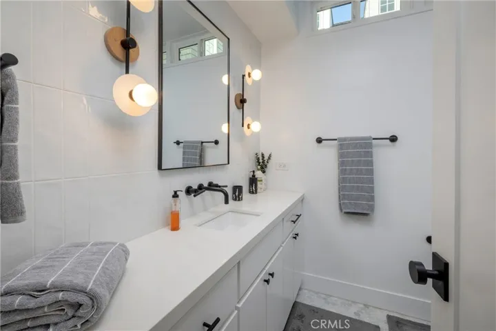 221 Larkspur Avenue, Corona Del Mar, California 92625