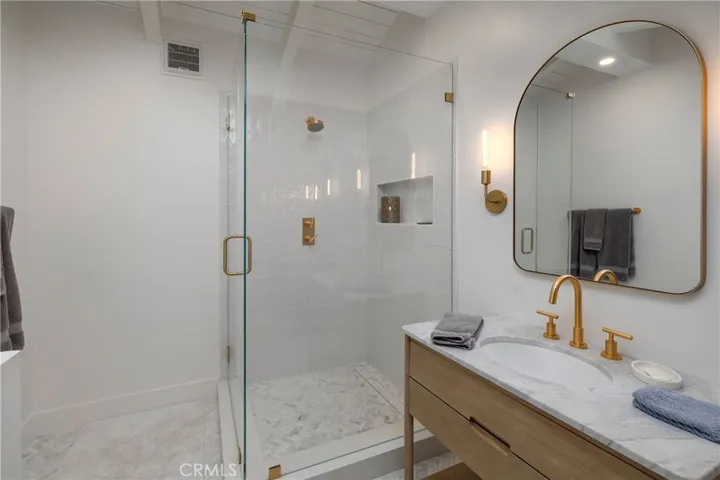 221 Larkspur Avenue, Corona Del Mar, California 92625