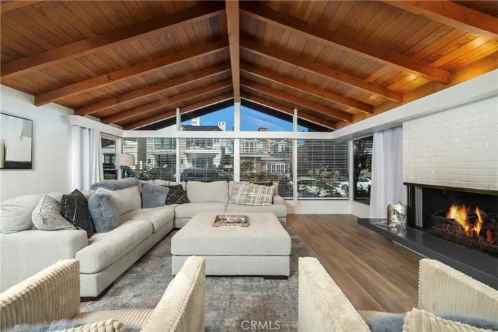 221 Larkspur Avenue, Corona Del Mar, California 92625