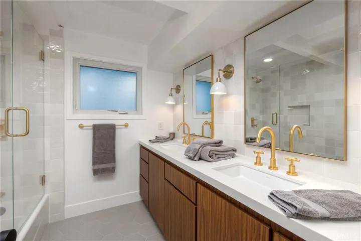 221 Larkspur Avenue, Corona Del Mar, California 92625