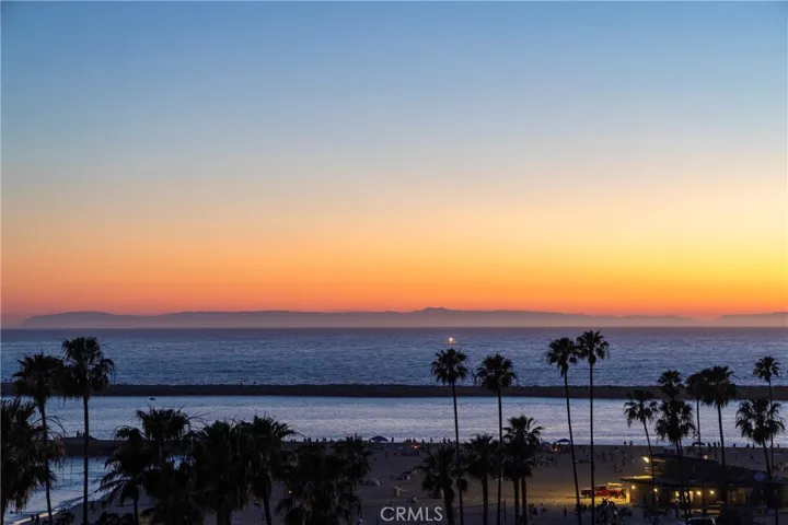221 Larkspur Avenue, Corona Del Mar, California 92625