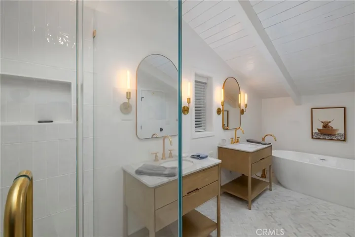 221 Larkspur Avenue, Corona Del Mar, California 92625