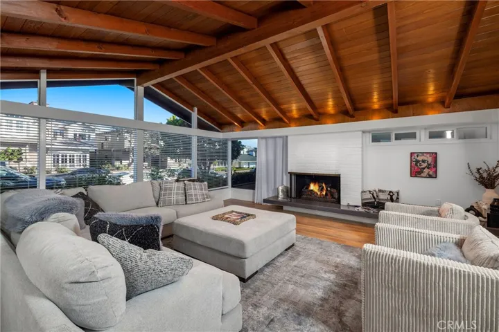 221 Larkspur Avenue, Corona Del Mar, California 92625