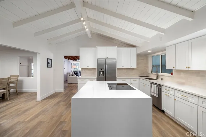 221 Larkspur Avenue, Corona Del Mar, California 92625