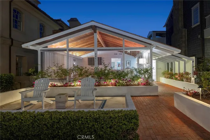 221 Larkspur Avenue, Corona Del Mar, California 92625