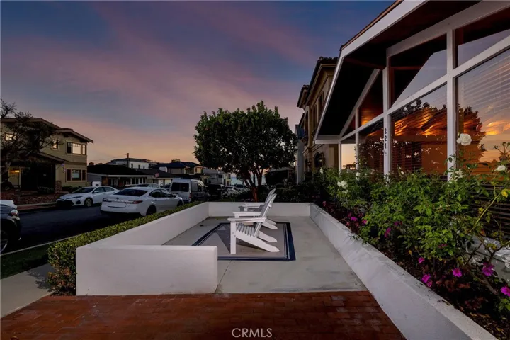 221 Larkspur Avenue, Corona Del Mar, California 92625
