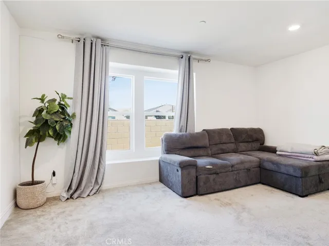 2113 E Donatello Street, Lancaster, California 93535