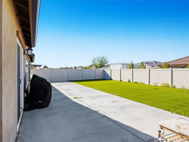 2113 E Donatello Street, Lancaster, California 93535