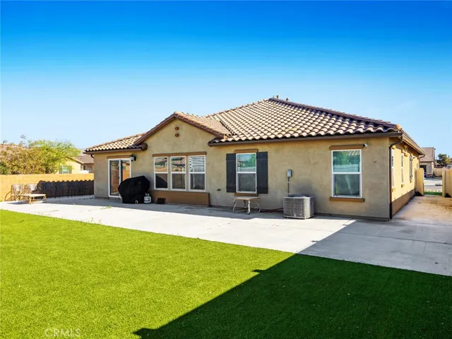 2113 E Donatello Street, Lancaster, California 93535