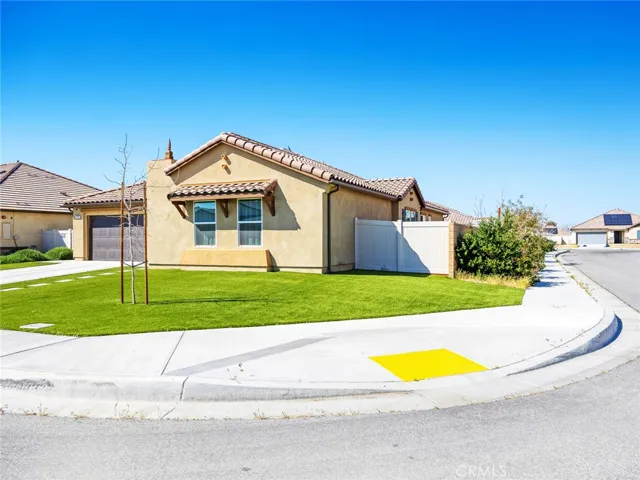 2113 E Donatello Street, Lancaster, California 93535