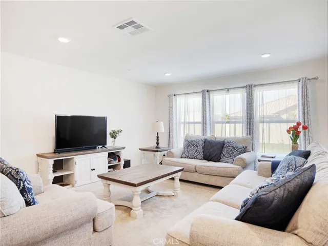 2113 E Donatello Street, Lancaster, California 93535