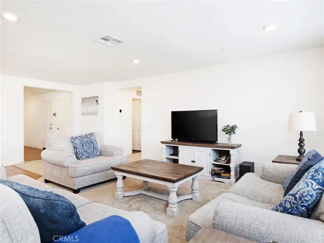 2113 E Donatello Street, Lancaster, California 93535