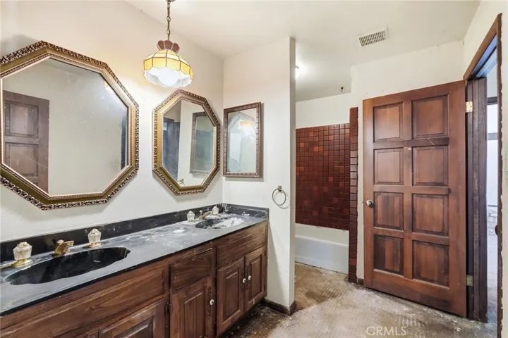 11560 Darling Road, Agua Dulce, California 91390